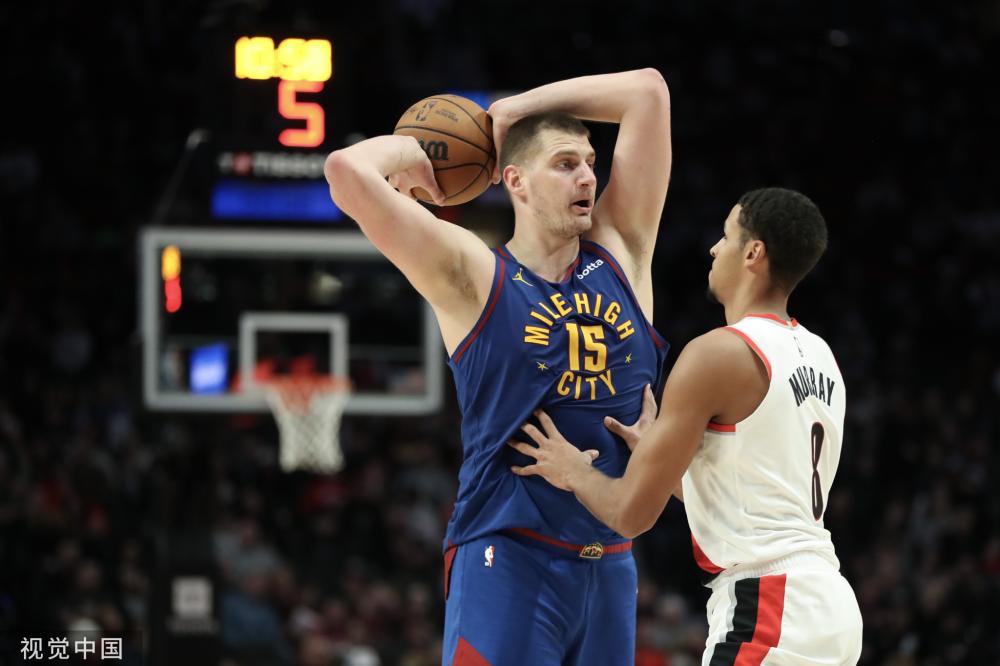 她展现了过 她展现了过